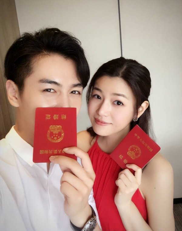 专业的股票配资平台 陈晓陈妍希离婚内幕！男方净身出户拉黑联系方式，女方三次示爱遭拒太扎心
